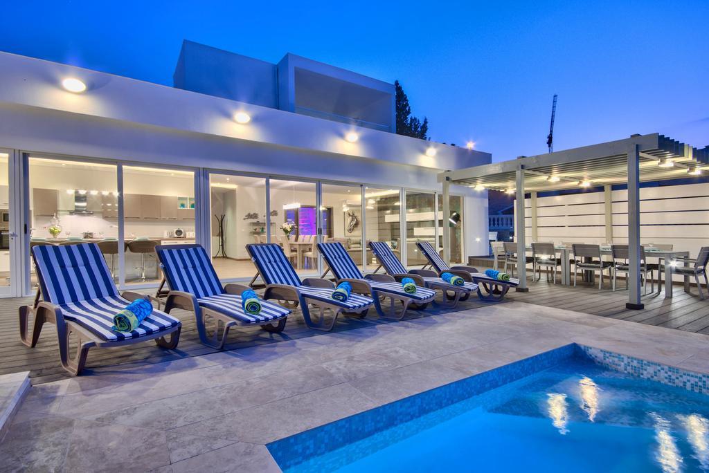 Villa Gaia - Sunset Views, Indoor Heated Pool, Sauna And Games Room Mellieħa Exterior foto